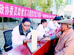     宜良县政协深入田间地头调研种植业发展情况?！±蠲鳌∩? title=