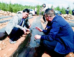     昭通市政协在鲁甸县梭山镇调研脱贫攻坚工作?！≈Ｗ婧椤∩? title=