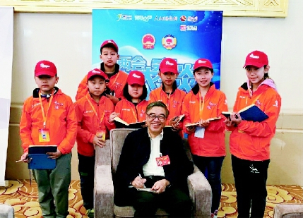     2017年3月3日，朱永新委员接受两会小记者采访。