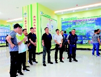     晋宁区政协副主席夏维林、肖红良等率队到大理考察农村面源污染治理工作。