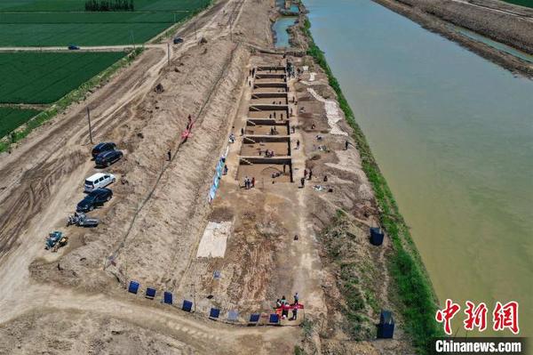 经国家文物局批准，山东省水下考古研究中心联合博兴县博物馆对寨卞东南遗址进行考古发掘，批准发掘面积800平方米。　韩春义 摄