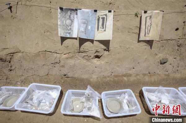 遗址出土汉代陶片较多，尤其是铭文豆等，将有助于对寨卞遗址和鲁北地区汉代文化的研究?！『阂?摄