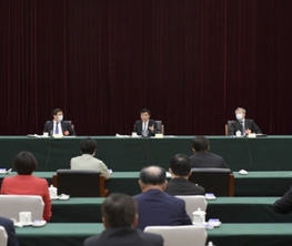 王沪宁与体育、医药卫生界别政协委员共商国是