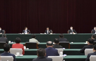 王沪宁与体育、医药卫生界别政协委员共商国是