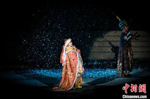 图为演员在演绎文成公主?！『闻罾?摄