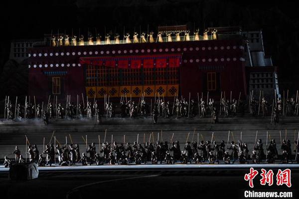 图为大型实景剧《文成公主》演出现场?！『闻罾?摄