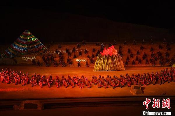 图为大型实景剧《文成公主》演出现场?！『闻罾?摄