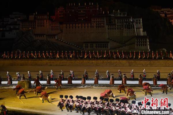 图为大型实景剧《文成公主》演出现场?！『闻罾?摄