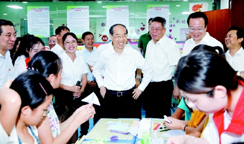 2019年7月，全国人大常委会副委员长、民革中央主席万鄂湘率民革中央调研组赴贵州省黔东南州开展脱贫攻坚民主监督专题调研。