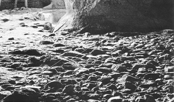 船帆洞石铺地面西北部遗迹 船帆洞石铺地面西北部遗迹