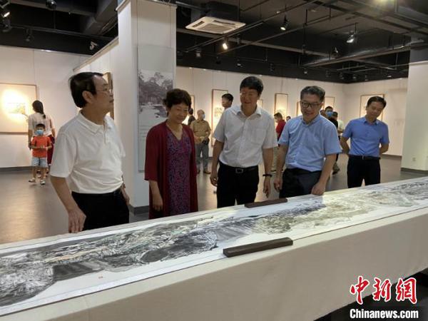 广西画家韦俊平创作130多幅作品寄乡愁