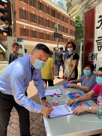 胡剑江委员在“撑国安立法”街站 胡剑江委员在“撑国安立法”街站