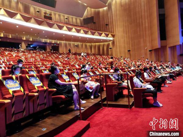 剧院严格按照疫情防控要求，采取措施，确保观众“放心进剧院、安心看演出”。嘉庚剧院供图