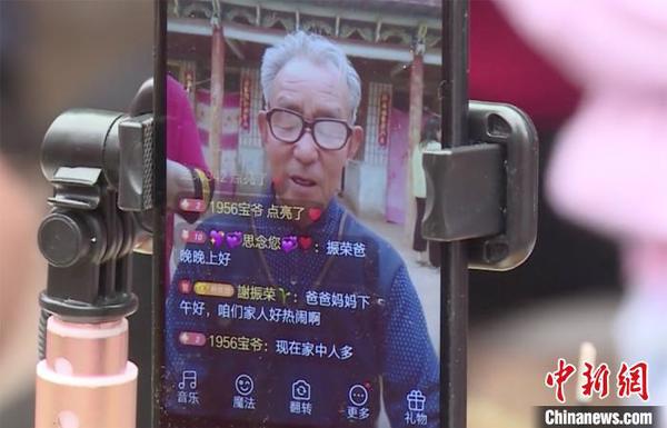 图为王跃庆的“直播间”。　王菲 摄