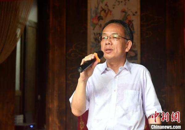 图为翁小杰在会上致辞?！÷烂?摄