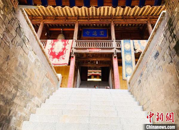 图为汉传佛教的圆通寺。　孙睿 摄