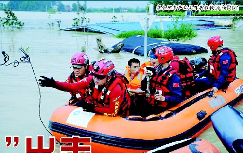 在合肥市庐江县开展救援(平澜供图) 在合肥市庐江县开展救援(平澜供图)