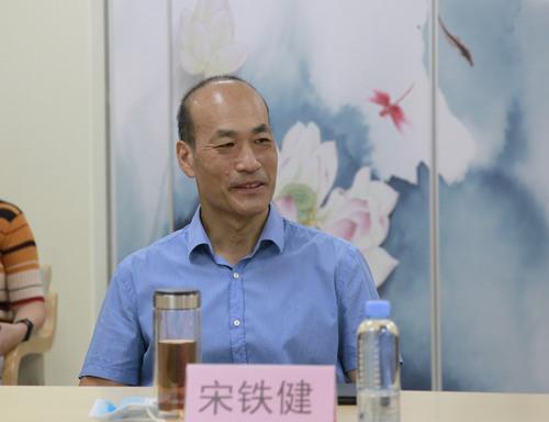 宋主席出席座谈会并讲话 宋主席出席座谈会并讲话