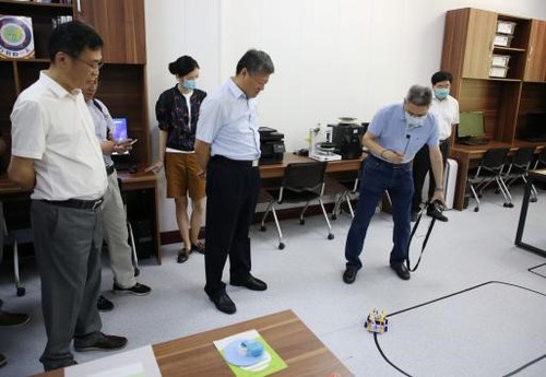 参观王府校园与科学技术实践创新实验室2 参观王府校园与科学技术实践创新实验室2