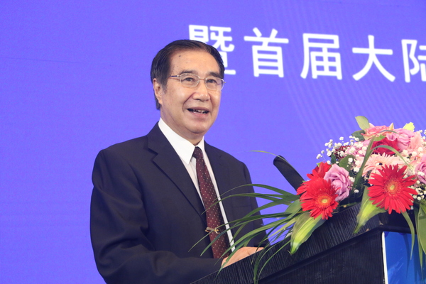 全国台联会长黄志贤在推介会上致辞