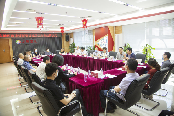 “钟晖委员社区工作室”挂牌现场 “钟晖委员社区工作室”挂牌现场