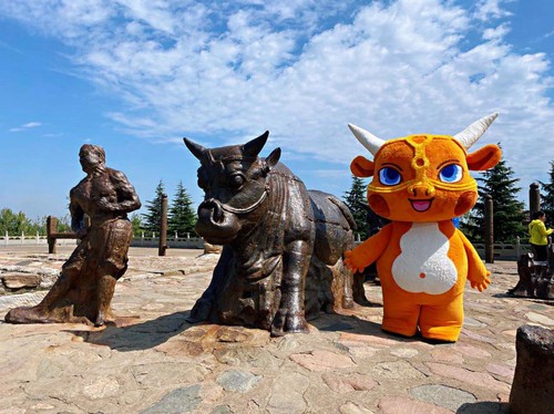 永济吉祥物“铁牛儿”展示 永济吉祥物“铁牛儿”展示