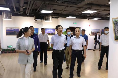 林抚生副主席一行参观美后肆时景山市民文化中心