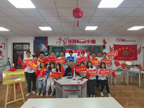 14 西安邮电大学“爱心青年帮”志愿者团队。唐雕摄