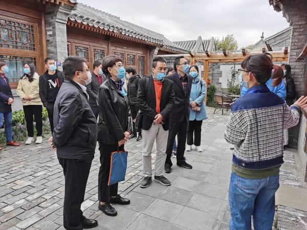 第四分党组党员委员参观共生院 第四分党组党员委员参观共生院