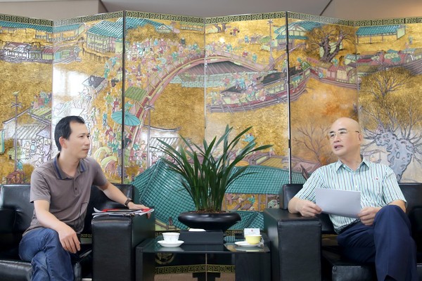 厦门工学院董事长李德文接受人民政协报记者王惠兵采访