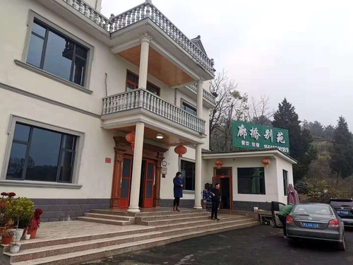 吴从华和李纪芳夫妇经营的“廊桥别苑”。人民政协网记者付振强 摄