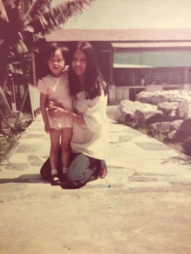 三毛与陈天慈，摄于李泰祥老家附近。受访者供图