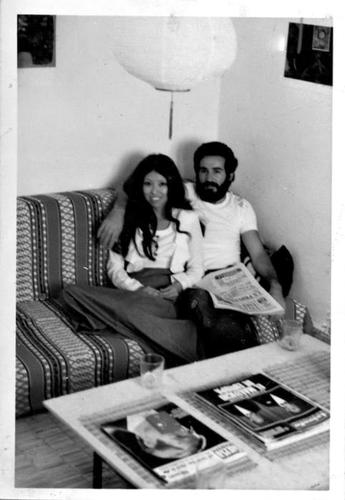 三毛与荷西在撒哈拉沙漠的家中。受访者供图