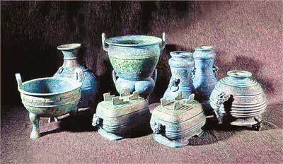 中国成功追索流失日本曾伯克父青铜组器。2