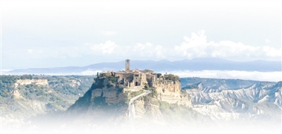 2意大利首都罗马北部100多公里处的白露里治奥古城，是当地的游览胜地。记者 韩硕摄