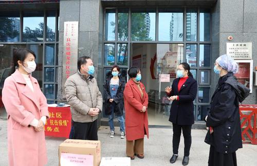 2020年2月18日，自治区政协机关党委组织党员深入南宁市良庆区良庆镇蟠龙社区，详细了解新型冠状病毒肺炎疫情防控工作开展情况，并代表自治区政协办公厅、广西协力扶助基金向该社区捐赠酒精、一次性医用手套等防疫物资。