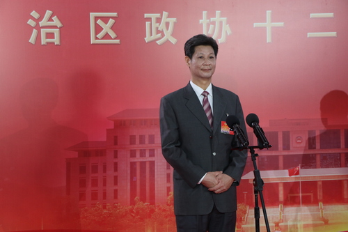 广西壮族自治区政协委员、广西海事局局长黄军根 肖亮升摄