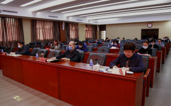 与会人员认真听讲 与会人员认真听讲