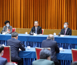 赵乐际与农工党、体育界别政协委员共商国是