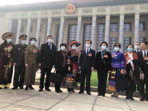 住桂全国政协委员风采