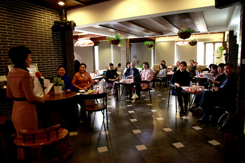 读书活动现场氛围热烈