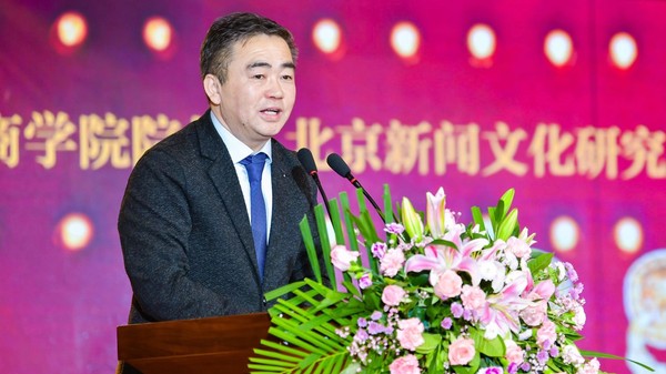 陈贵 中国管理科学研究院商学院院长、北京新闻文化研究所所长、发现杂志社社长