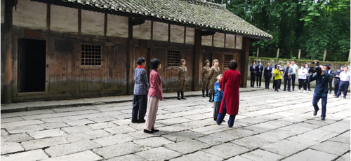 纪念馆工作人员演出还原张露萍烈士牺牲前场面的短剧 纪念馆工作人员演出还原张露萍烈士牺牲前场面的短剧