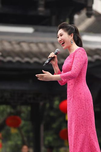 伊泓远演唱《红梅赞》 伊泓远演唱《红梅赞》