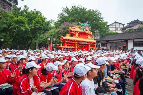 现场观众反响热烈 现场观众反响热烈