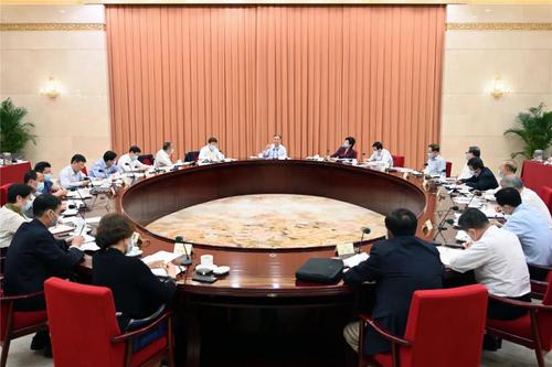 中共中央政治局常委、全国政协主席汪洋4日在京主持召开会议，听取全国政协专家协商会工作进展情况的汇报。人民政协报·人民政协网记者贾宁 摄