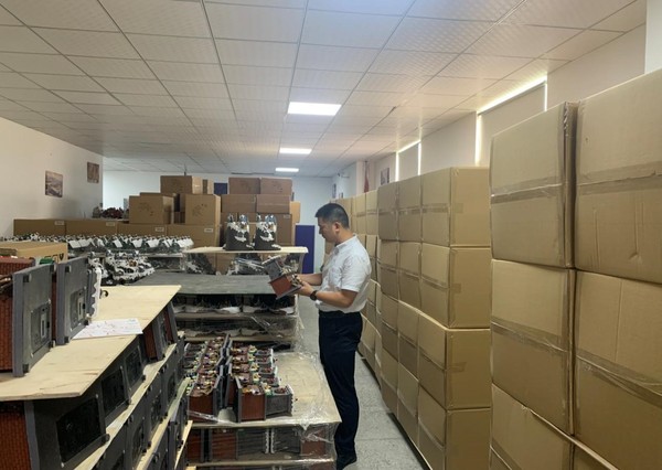 厦门中远海运集运专项工作组成员实地察看中小企业货物堆存情况 厦门中远海运集运专项工作组成员实地察看中小企业货物堆存情况