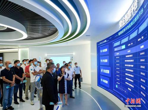 考察蓝田开发区“爱企管家”平台。李杰 摄2