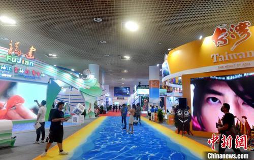 民众参观展会?！÷烂?摄
