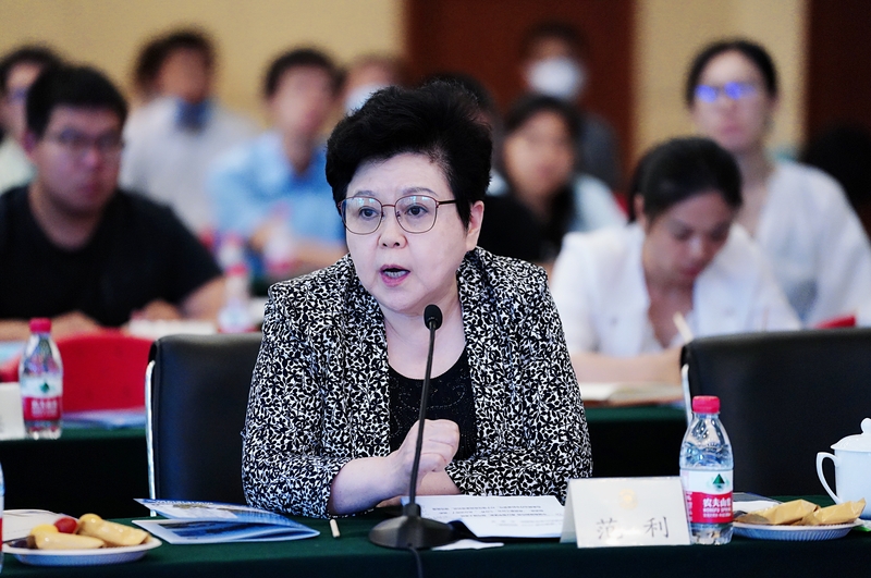 范  利  十二届全国政协委员、中国老年医学学会会长